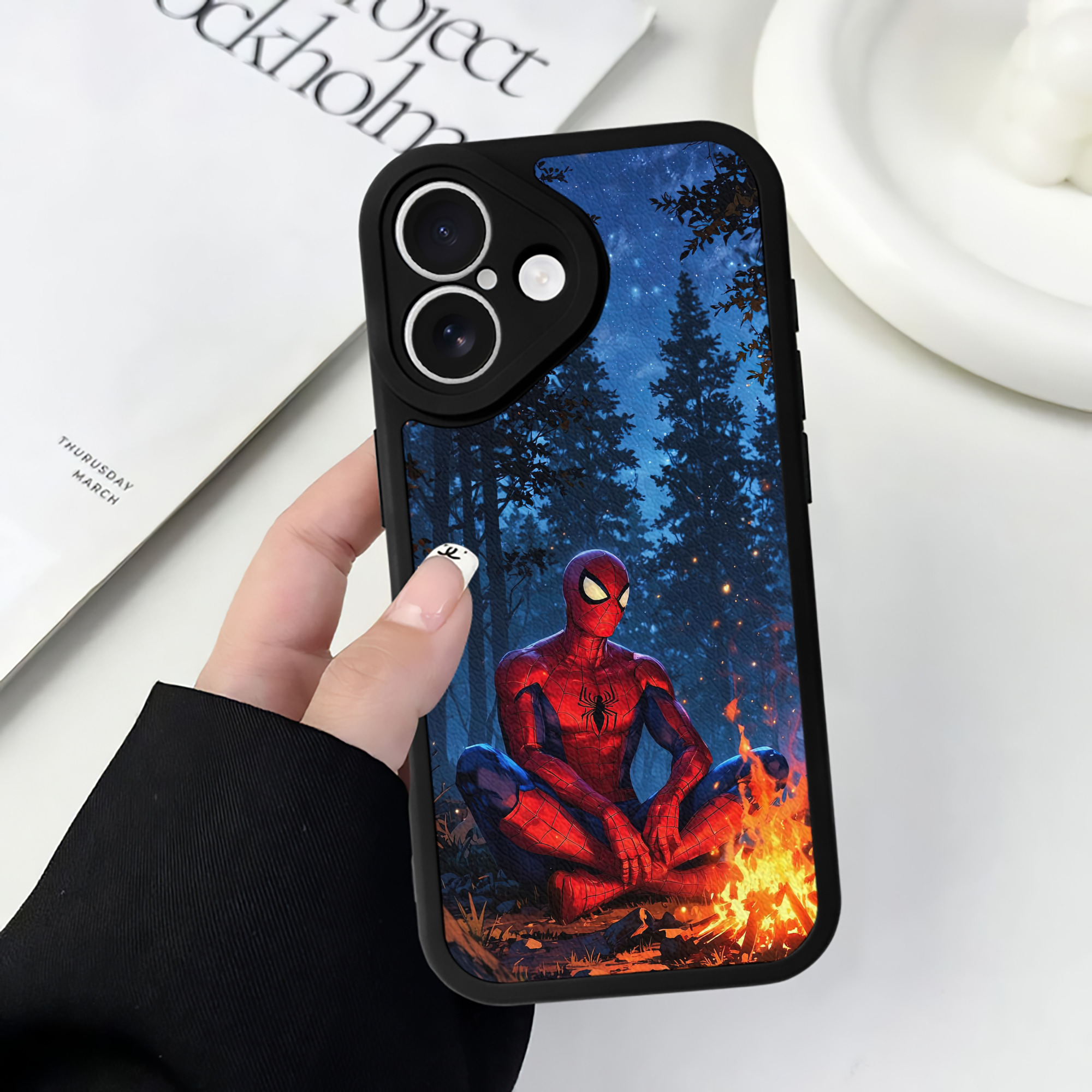 Spider Man スパイダーマン 【iPhone 16シリーズ対応】シリコンスマホケース（レザー調） 材質：シリコン